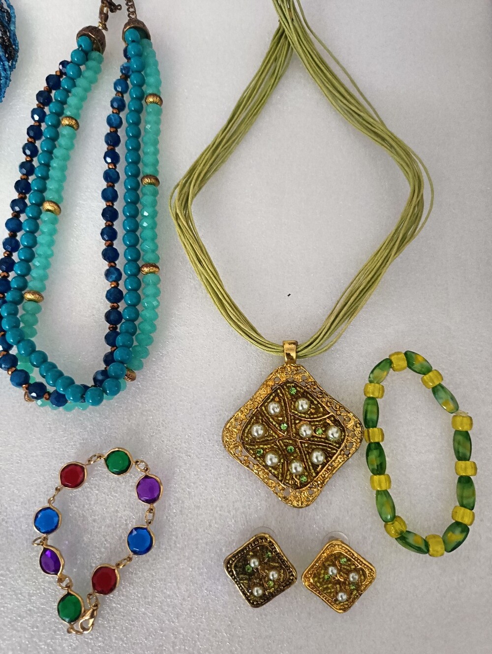 Bohemian New & Vintage Jewerly Pendant Necklace Earings (20 items+) in a Box